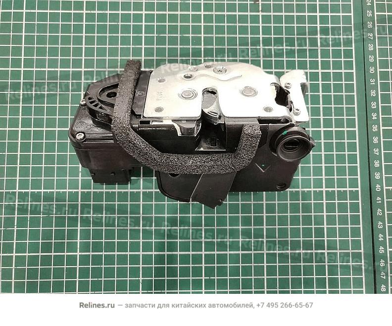 Замок задней правой двери в сборе