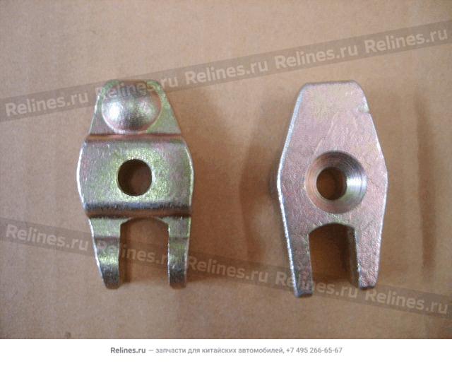 Fuel injector keep plate - 1112***E06