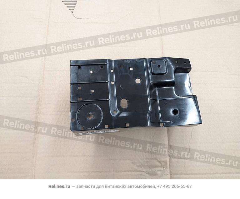 Кронштейн крепления брызговика радиатора правый