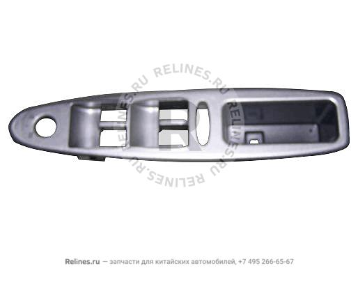 Панель под стеклоподемники водительской двери черная