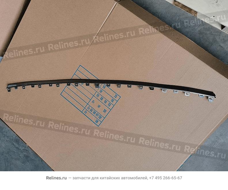 Полоса переднего бампера нижняя центральная