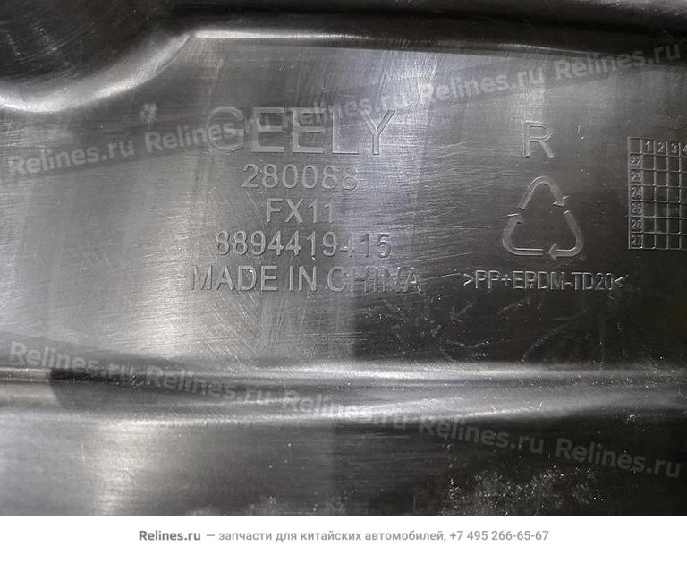 Подкрылок передний правый