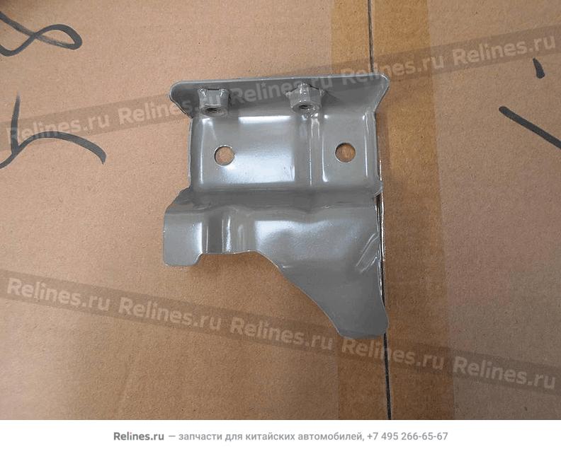 Rear bumper lower mounting bracket assy