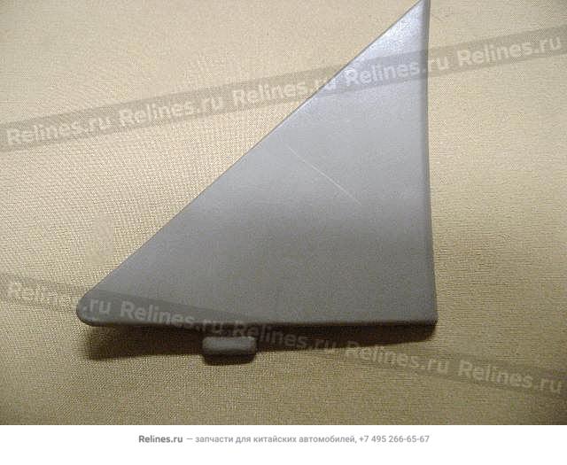 Triangular trim panel-fr door RH(light c