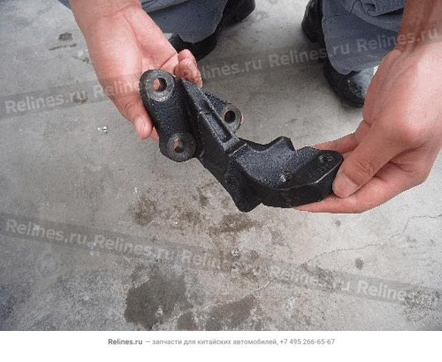 Engine mounting bracket,RH - 200***105