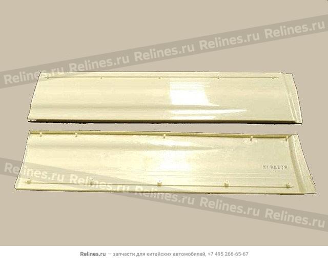 FR door panel RH