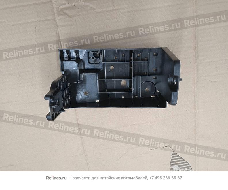 Кронштейн крепления брызговика радиатора правый