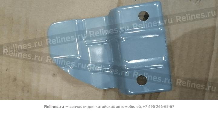 Rear bumper lower mounting bracket assy