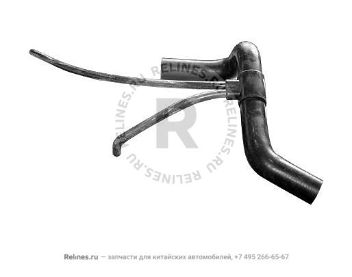 Патрубок системы охлаждения от радиатора к бачку расширительному и корпусу термостата