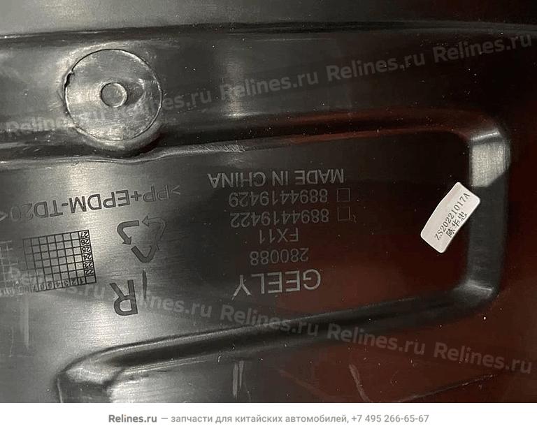 Подкрылок задний правый