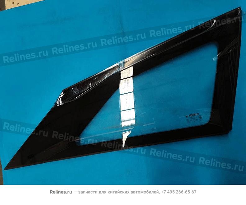 Стекло багажного отделения правое