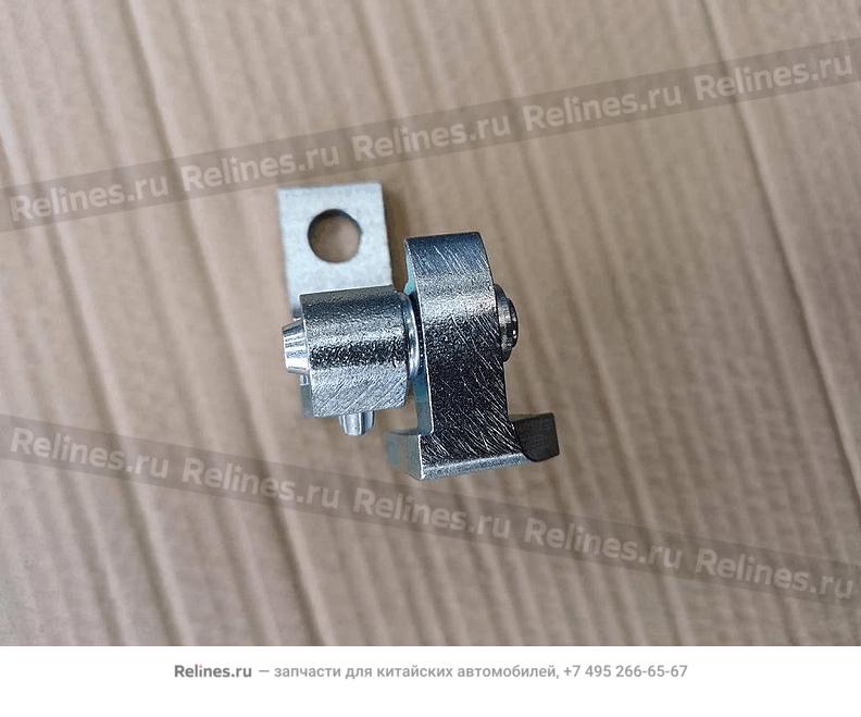 Петля двери передней левой