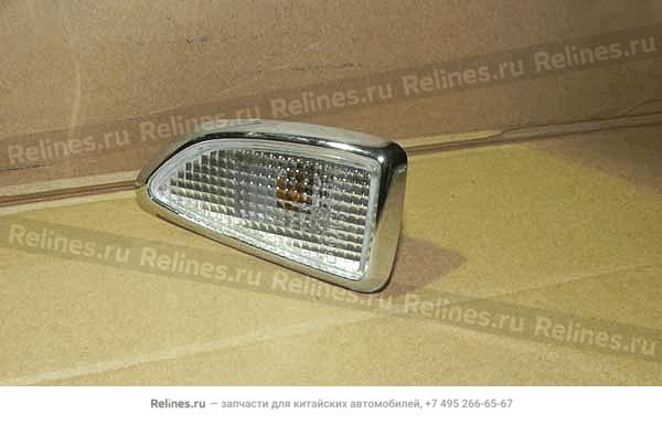 RH turn-signal lamp