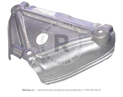 Exhaust manifold upper heat insulator