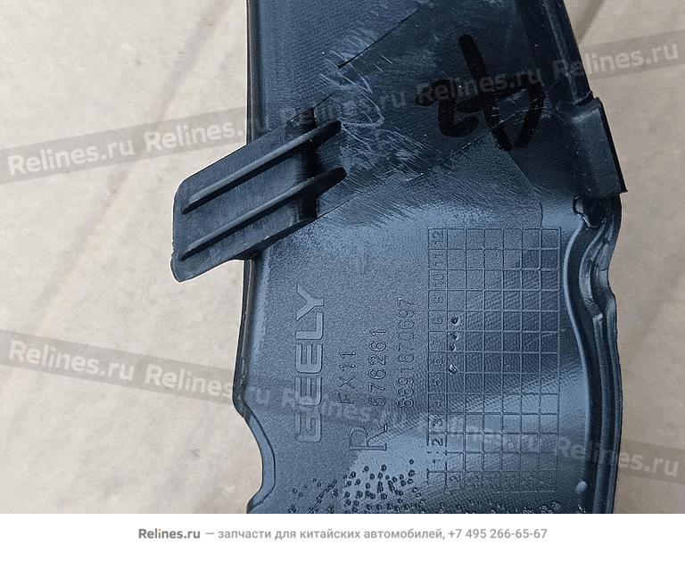 Уголок панели стеклоочистилей правый