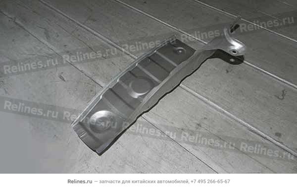 Heat insulation plate-fuel tank