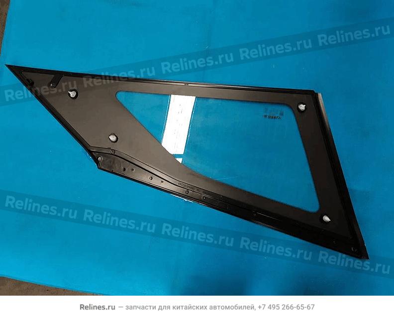 Стекло багажного отделения правое