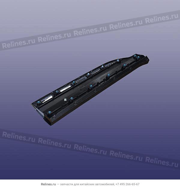 Накладка двери передней левой