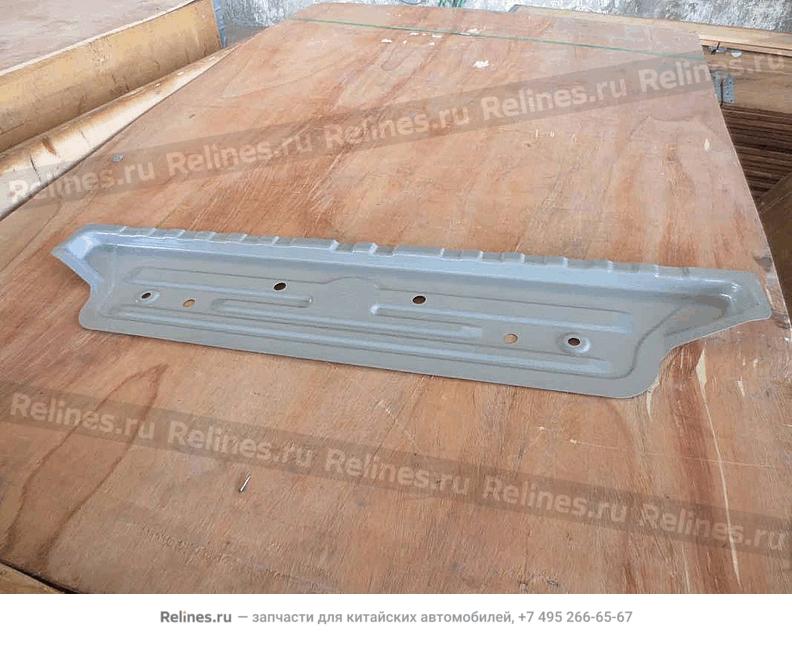 Rear floor baffle plate