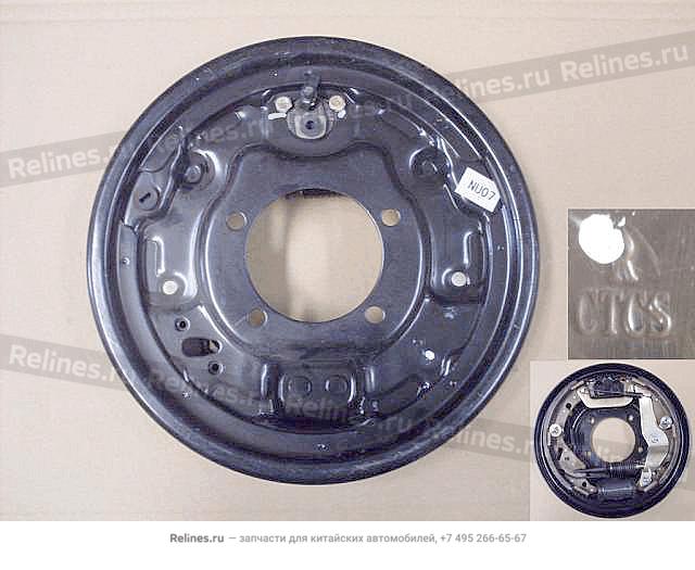 Щит заднего тормоза правый в сборе