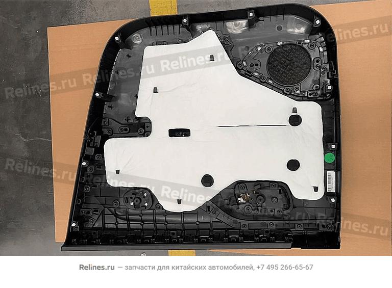 Обшивка двери передней левой