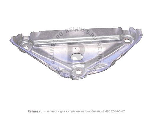 Exhaust manifold upper heat insulator