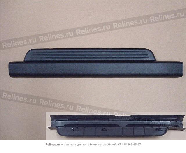 Clamp plate-fr doorsill RH