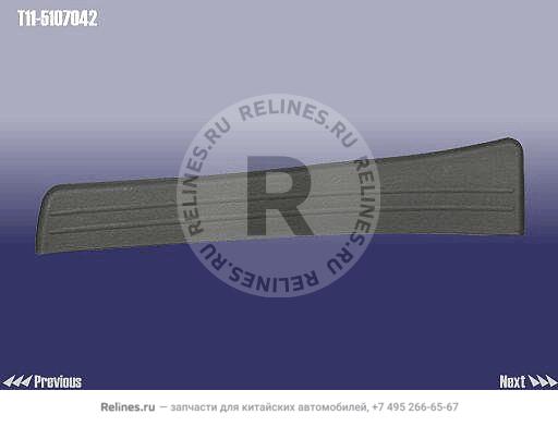 Накладка порога задняя правая 