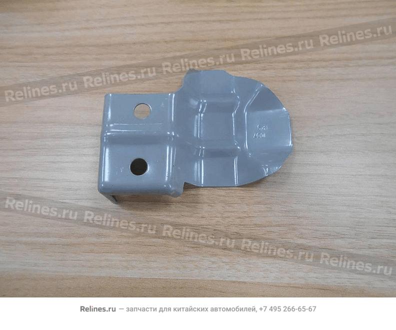 Rear bumper lower mounting bracket assy