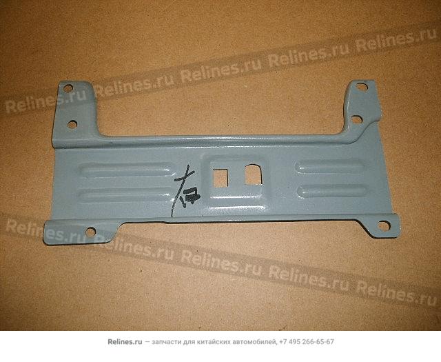 Armrest brkt-rr door RH - 6201***B00