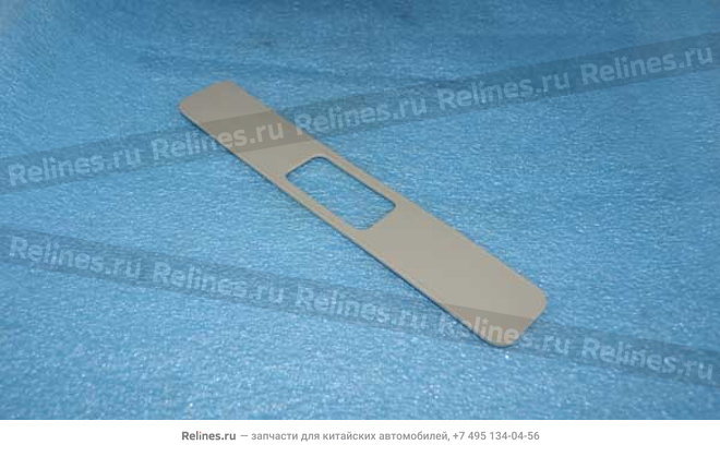Track retaining plate-safety belt