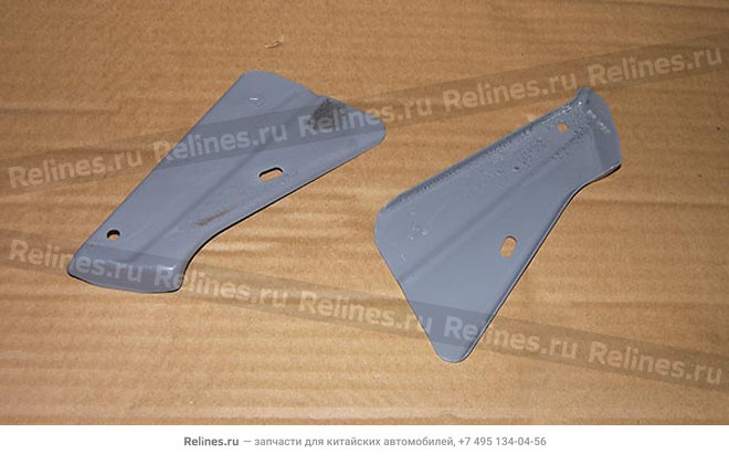 RH plate-quarter panel bracket