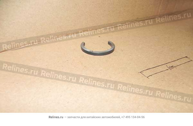 Retainer ring-output RR shaft