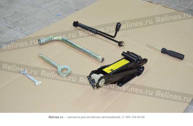 Набор инструмента (гаечный ключ, отвертка, ключ для демонтажа колеса,) - M11-3900001